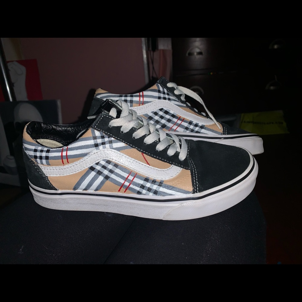 Customs vans wore a few times (;